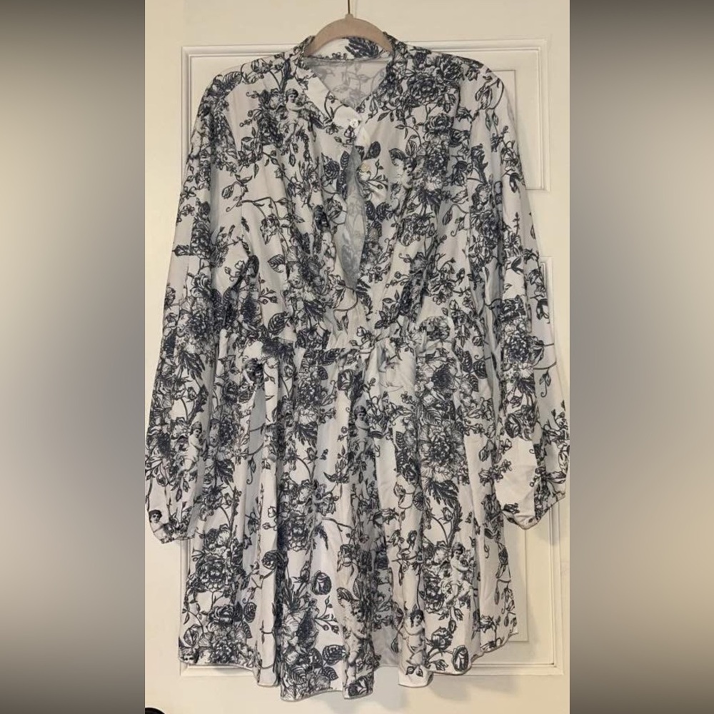 Chic Floral Women's Dress in Navy and White